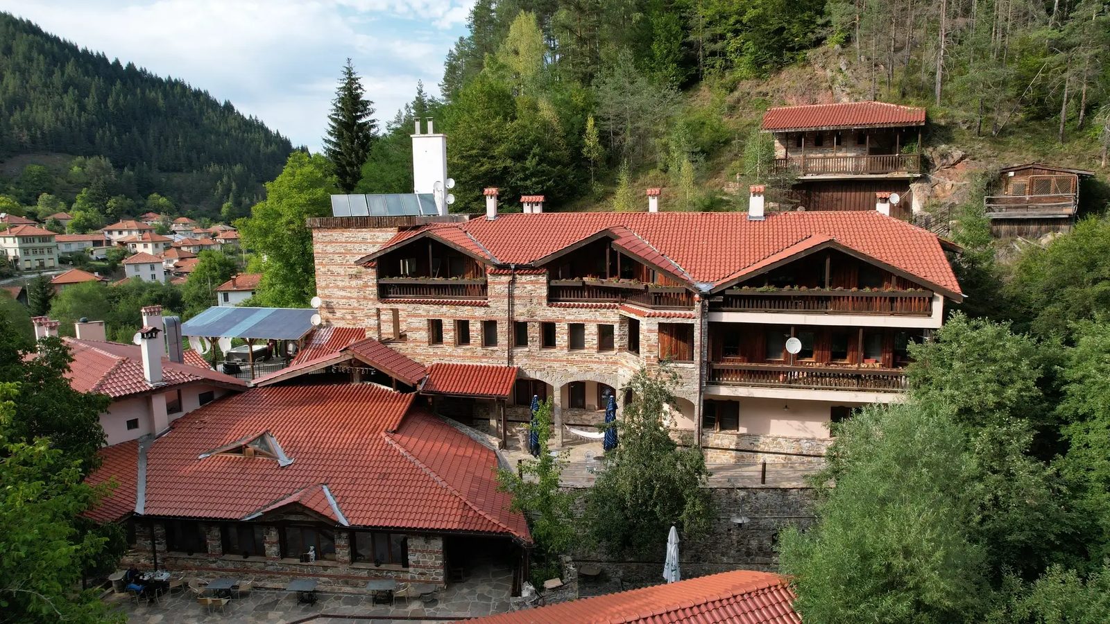 The hotel from above, in the forest over the village of Arda
