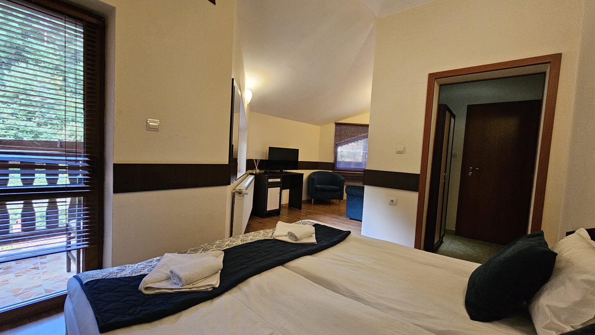 The desk and the bed, with the door to the corridor