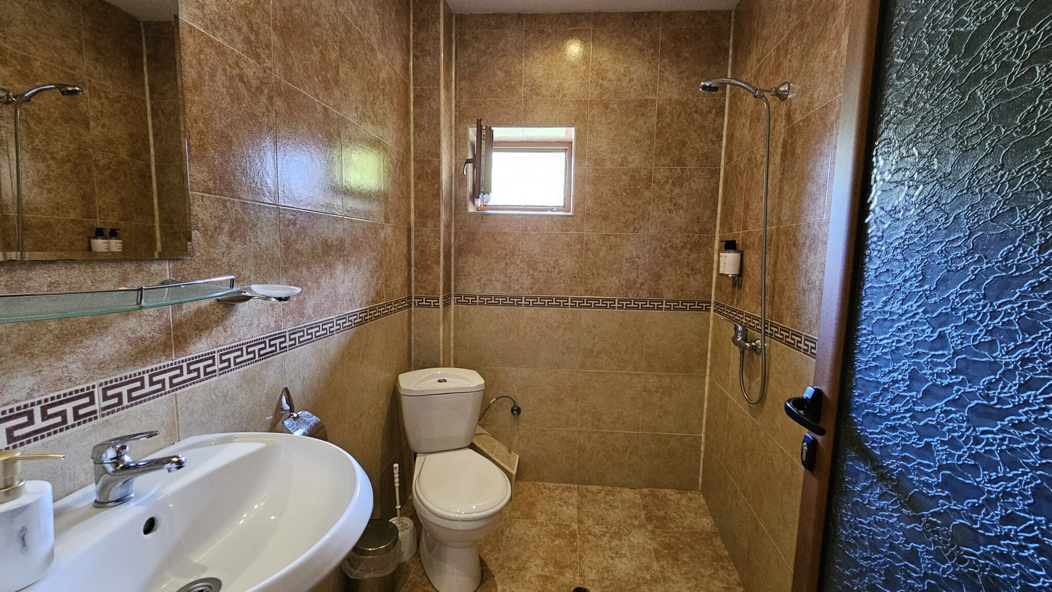 The bathroom: shower, toilet and washbasin